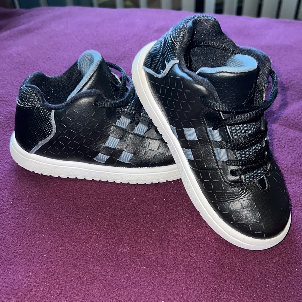 Jordan’s, NIKE- black amd grey, worn only a handful of times, size 9 (TODDLER)